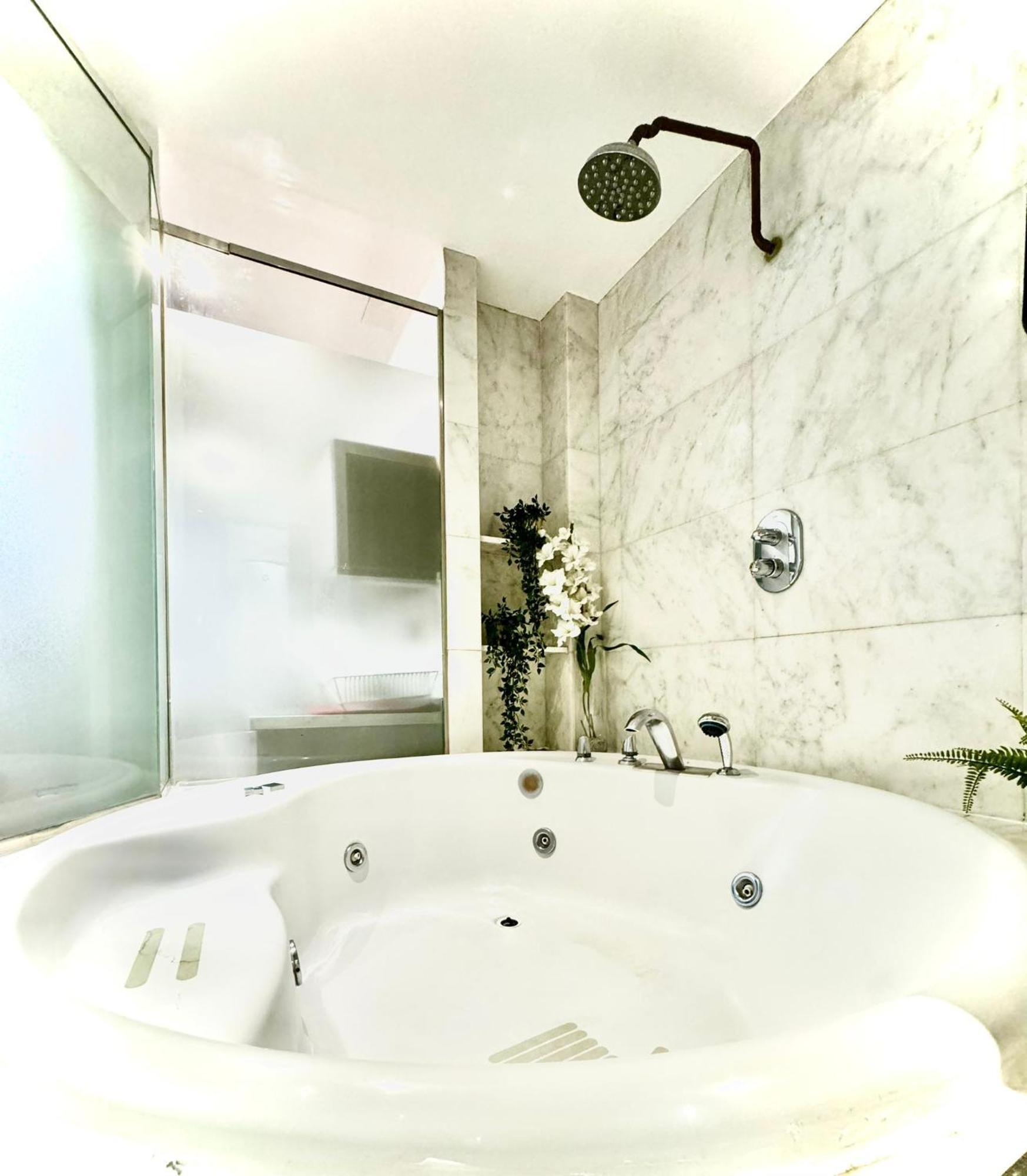 Apartamentos Con Jacuzzi Madrid Bagian luar foto